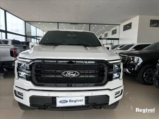 FORD F-150 5.0 V8 GASOLINA CD LARIAT BLACK FX4 AUTOMÁTICO